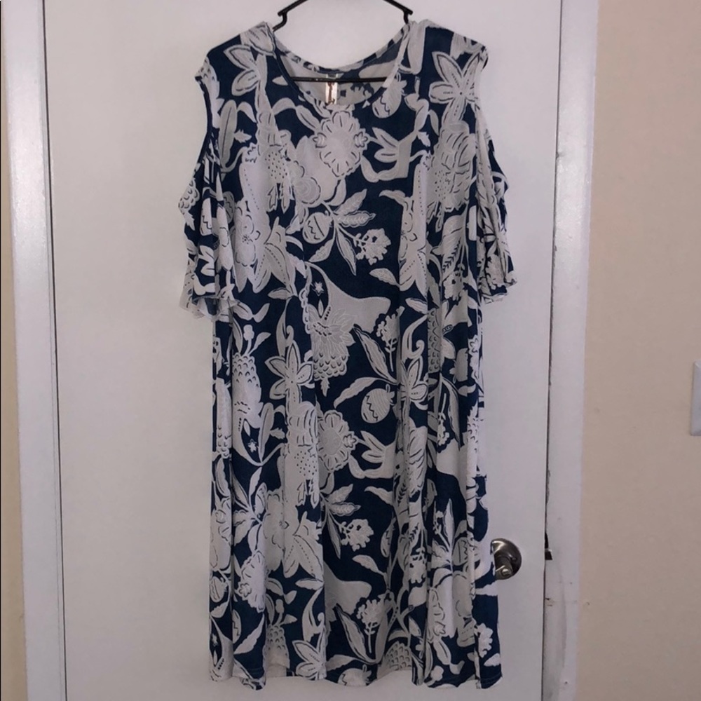 🆕 Printed 3/4 sleeve cold shoulder dresses